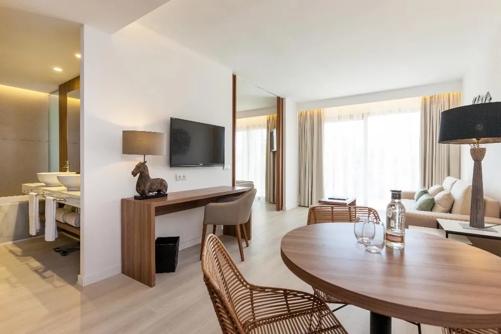 SUITE POOL VIEW Room, Zafiro Palace Alcudia, Majorca