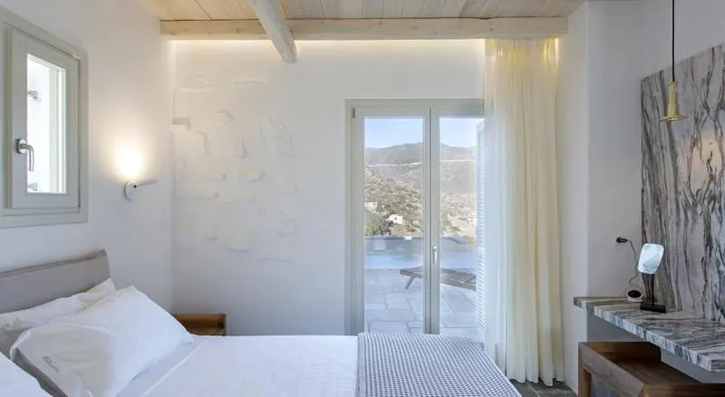 Room, Hide Out Suites, Santorini