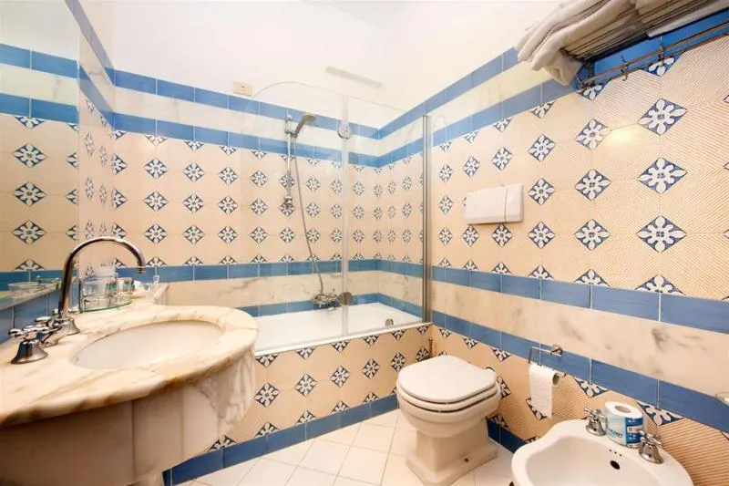DOUBLE STANDARD Room, Johanna Park, Naples