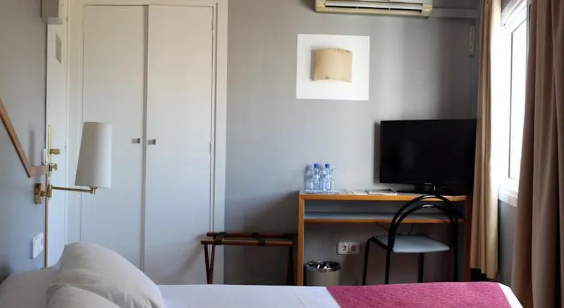 TRIPLE STANDARD Room, Subur, Costa Brava