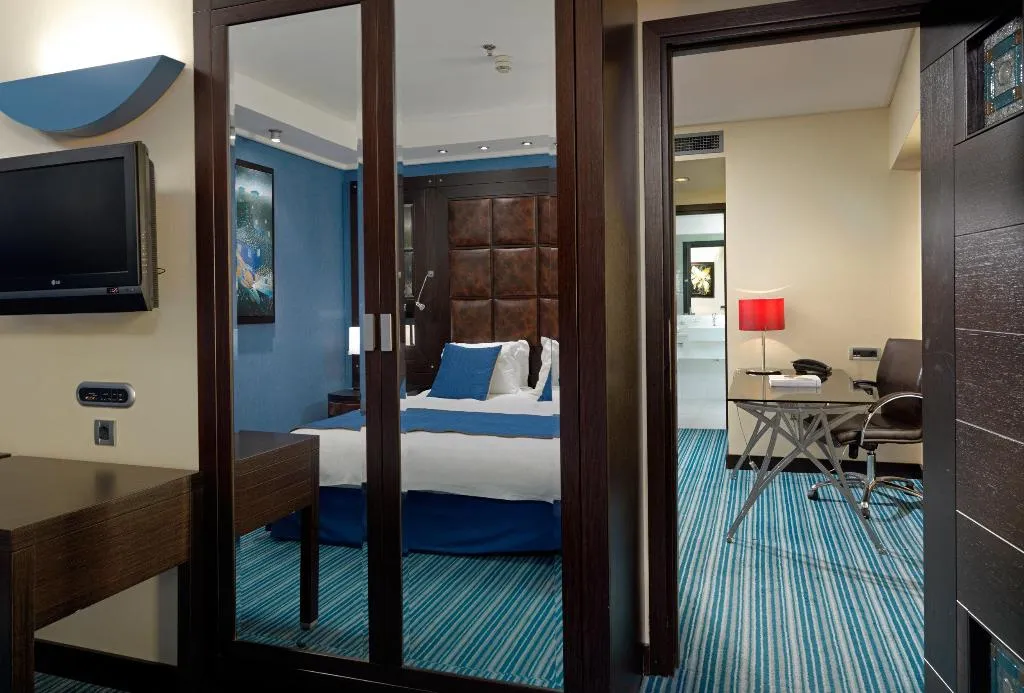 SUITE KING SIZE BED Room, Crowne Plaza Athens, Athens