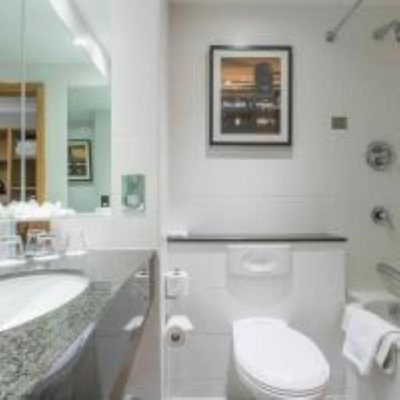 TRIPLE DELUXE Room, Clayton Hotel Cardiff Lane, Dublin