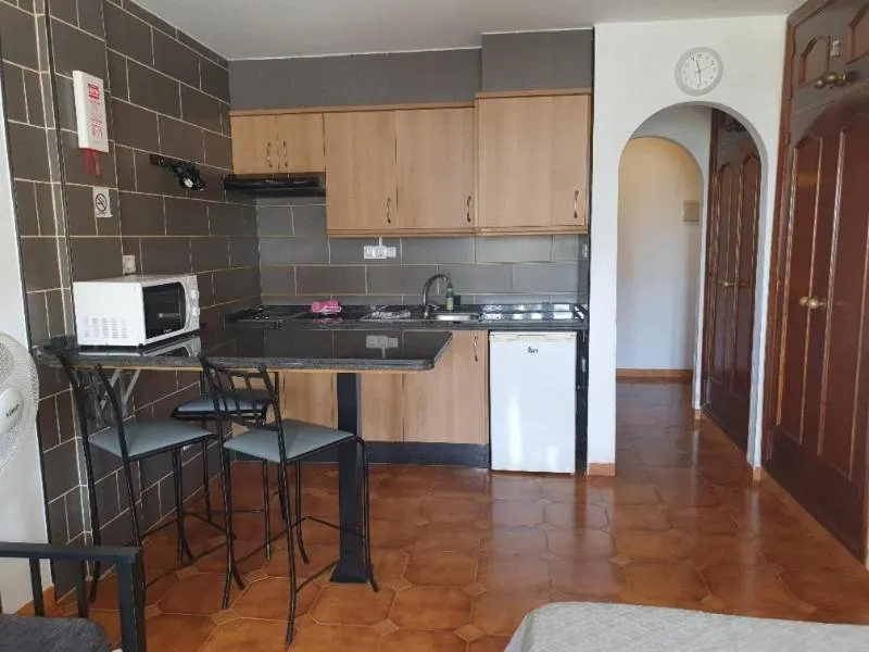 STUDIO CAPACITY 3 Room, Pueblo Torviscas, Tenerife