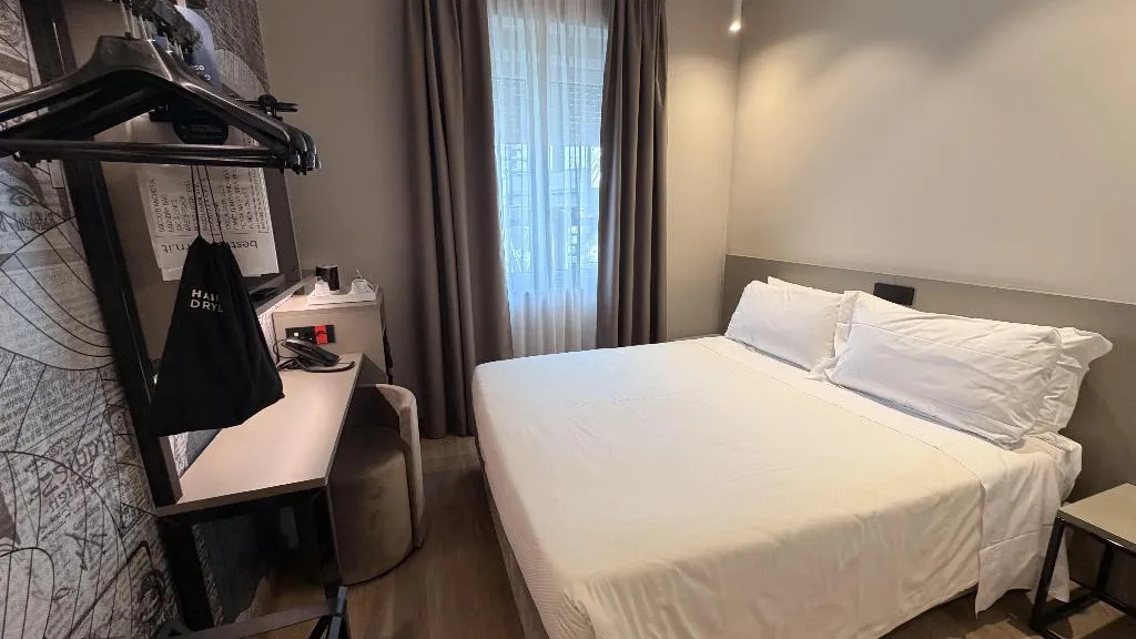 DOUBLE QUEEN BED NON SMOKING Room, Astoria Sure Hotel Collection by Best Western, Milan