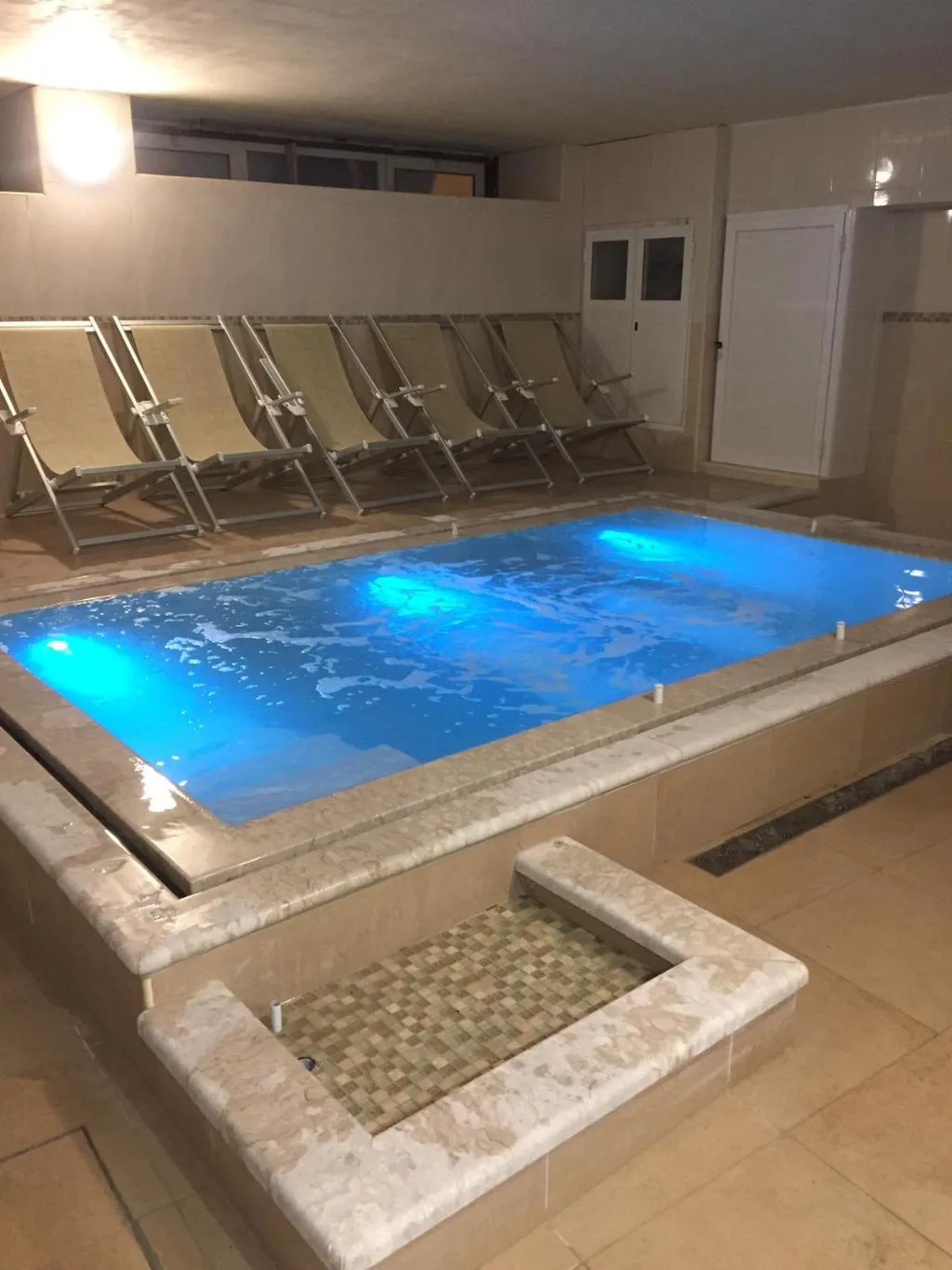 Pool, Bristol Terme, Naples
