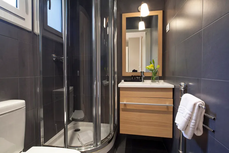 APARTMENT TWO BEDROOMS TWO BATHROOMS Room, Aspasios Urquinaona Design, Barcelona