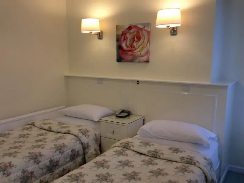Room, Dergvale, Dublin