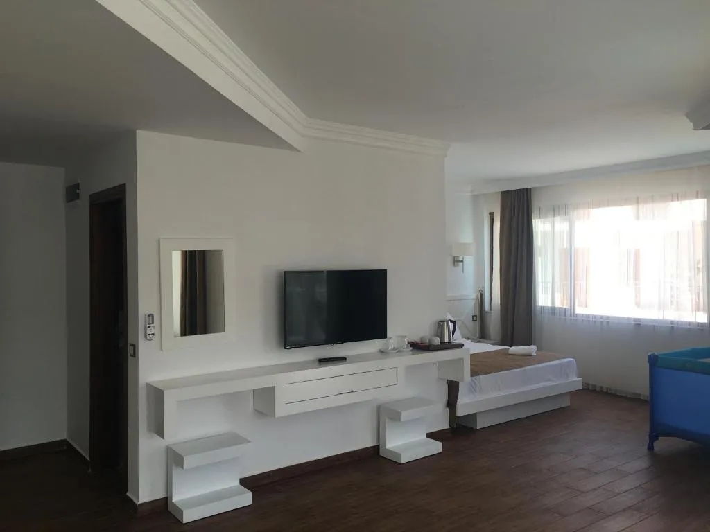 SUITE DELUXE QUEEN BED Room, Elegance Hotel Kemer, Antalya