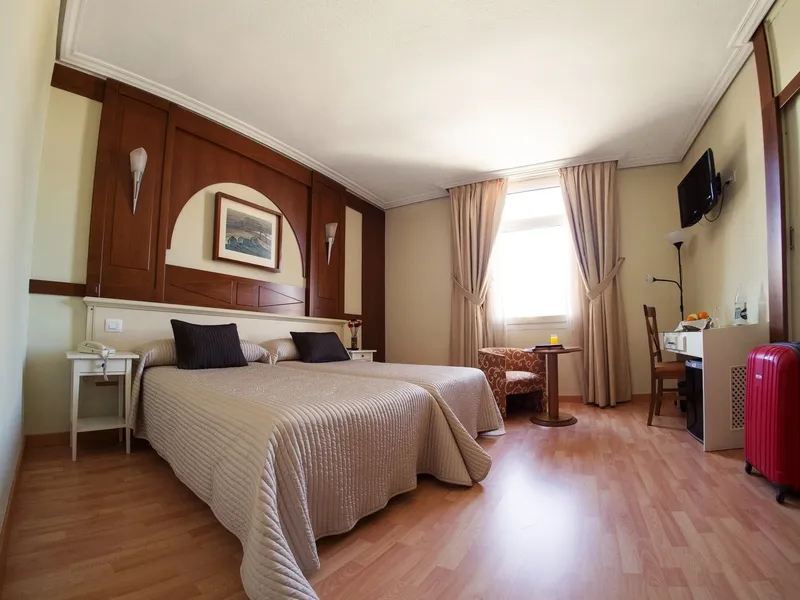 TRIPLE STANDARD Room, Pasarela, Seville
