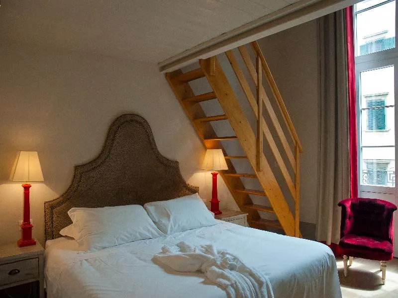 QUADRUPLE CITY VIEW Room, Black 5 Florence Suite, Florence
