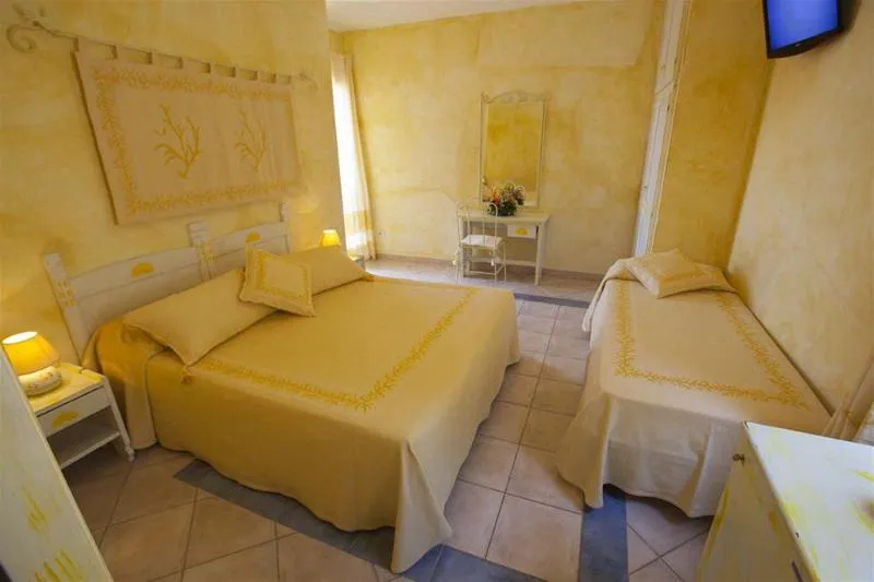 TRIPLE STANDARD Room, Club Esse Shardana, Olbia
