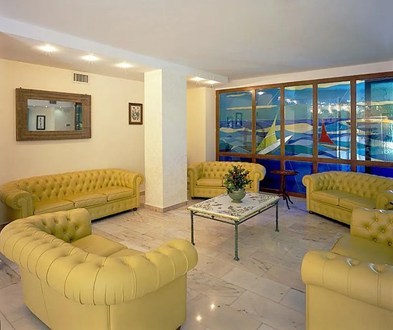 Lobby, Albatros, Naples