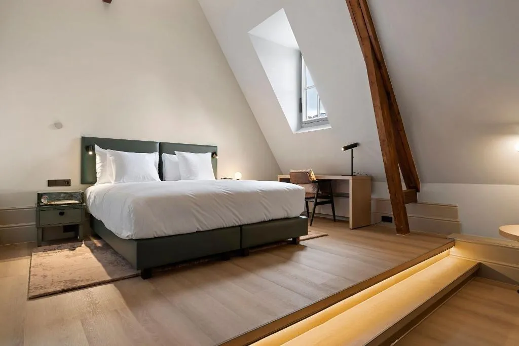 DOUBLE SUPERIOR QUEEN BED Room, College Hotel Amsterdam, Autograph Collection, Amsterdam