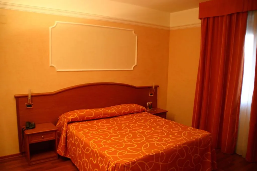 SINGLE CLASSIC Room, Gold, Naples