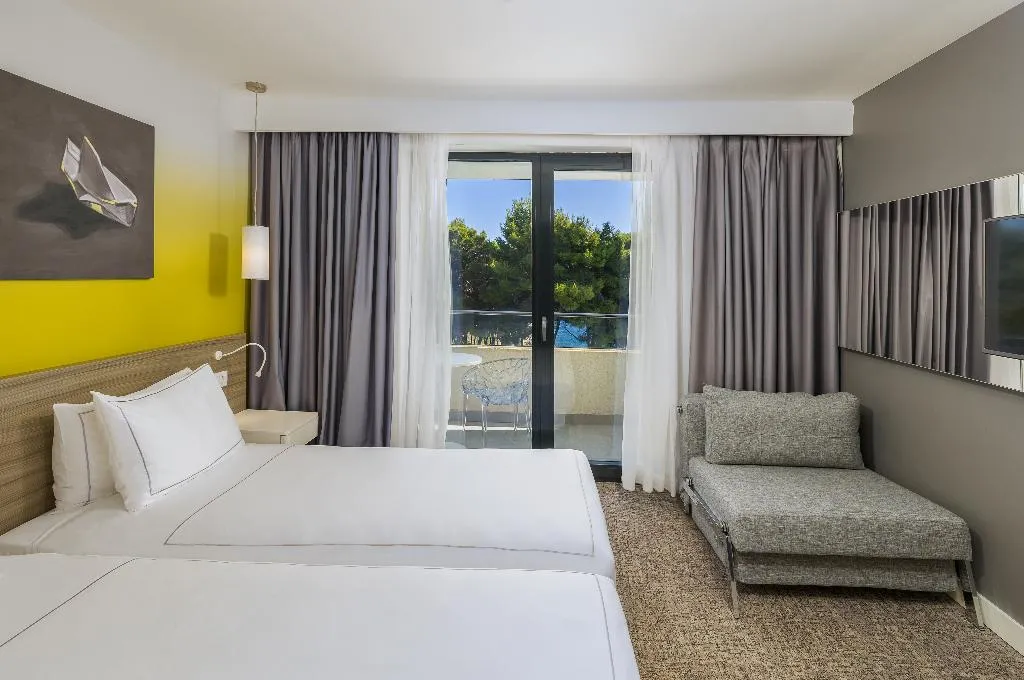 DOUBLE SUPERIOR POOL VIEW Room, Park Plaza Arena Pula, Istria
