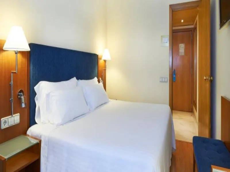DOUBLE STANDARD Room, Up Rooms Vic, Costa Brava