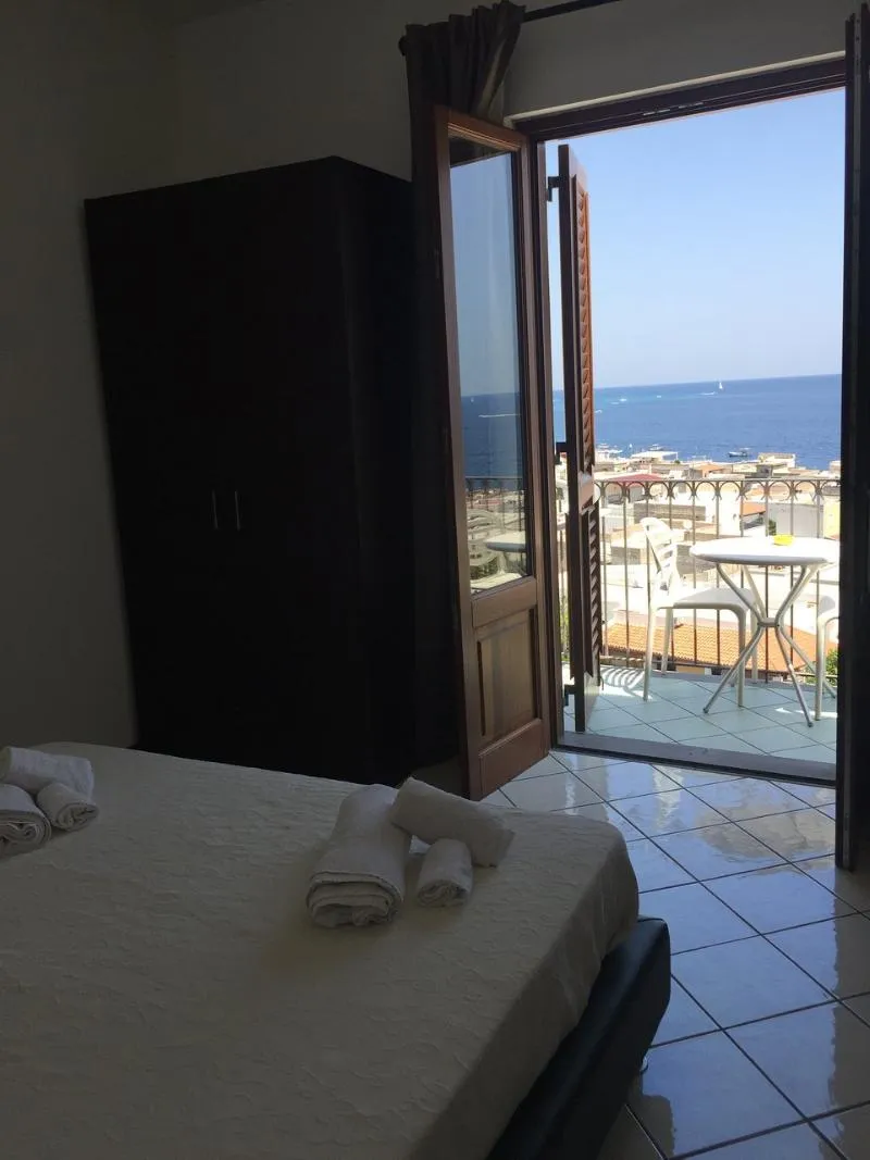 Double or Twin SEA VIEW WITH BALCONY Room, Hotel La Zagara, Catania