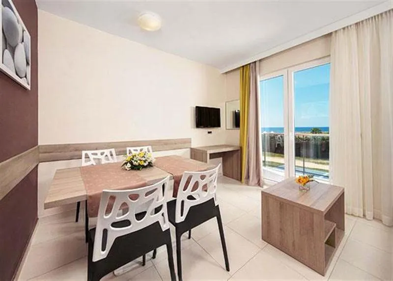 APARTMENT SUPERIOR CAPACITY 4 Room, Apartments Katoro Plava Laguna, Istria