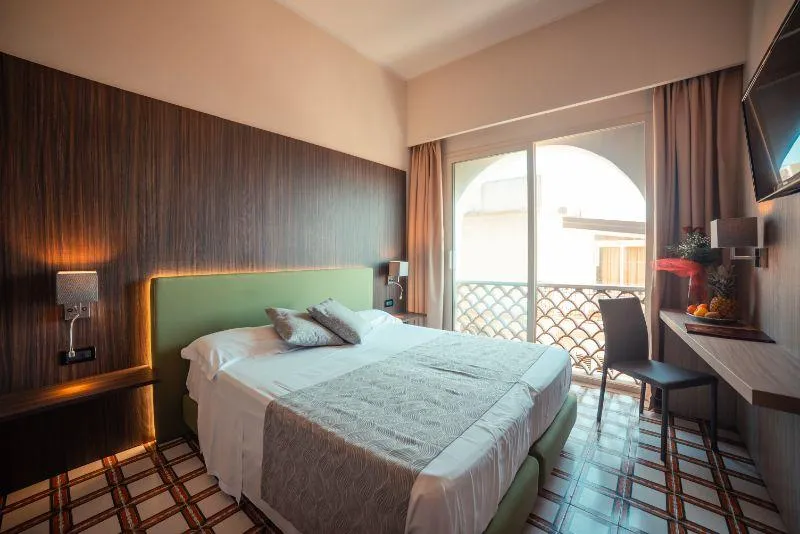 DOUBLE DELUXE SEA VIEW Room, Splendid Hotel Taormina - Handwritten Collection, Taormina