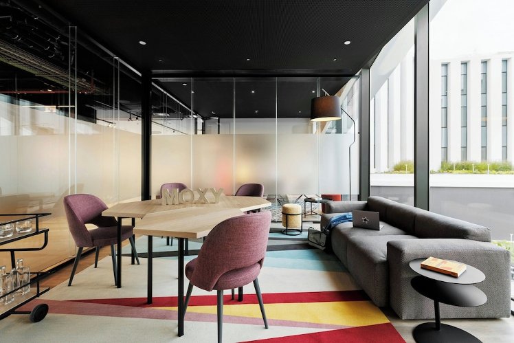 Moxy Alfragide Lisboa, Lisbon