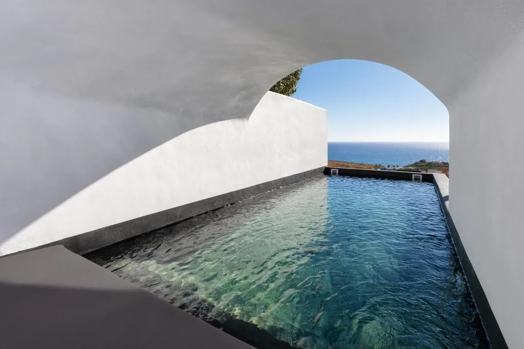 SUITE WITH PRIVATE POOL Room, Palm Island Suites, Santorini