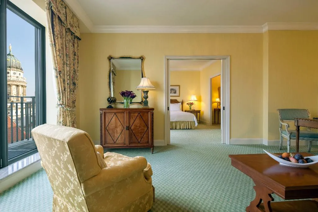 SUITE KING SIZE BED Room, Regent Berlin, Berlin
