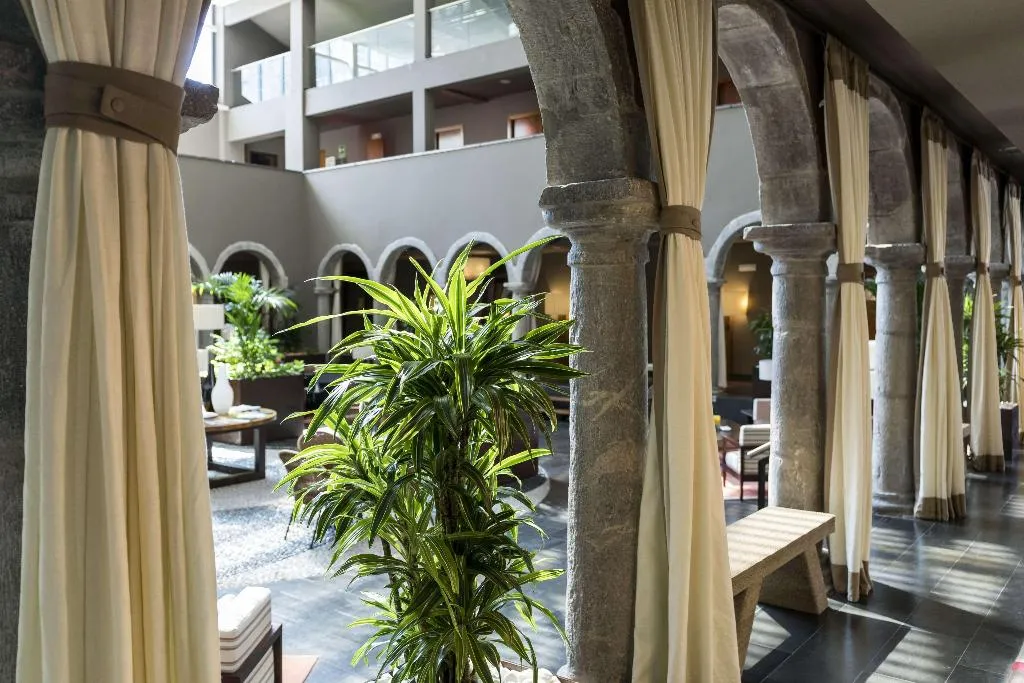 Sports and Entertainment, Parador de la Seu d'Urgell, Costa Brava