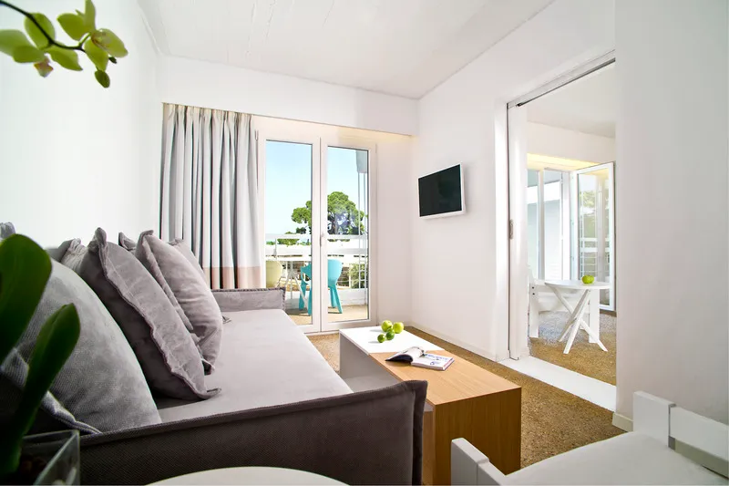 FAMILY ROOM STANDARD Room, Marathon Beach Resort, Athens