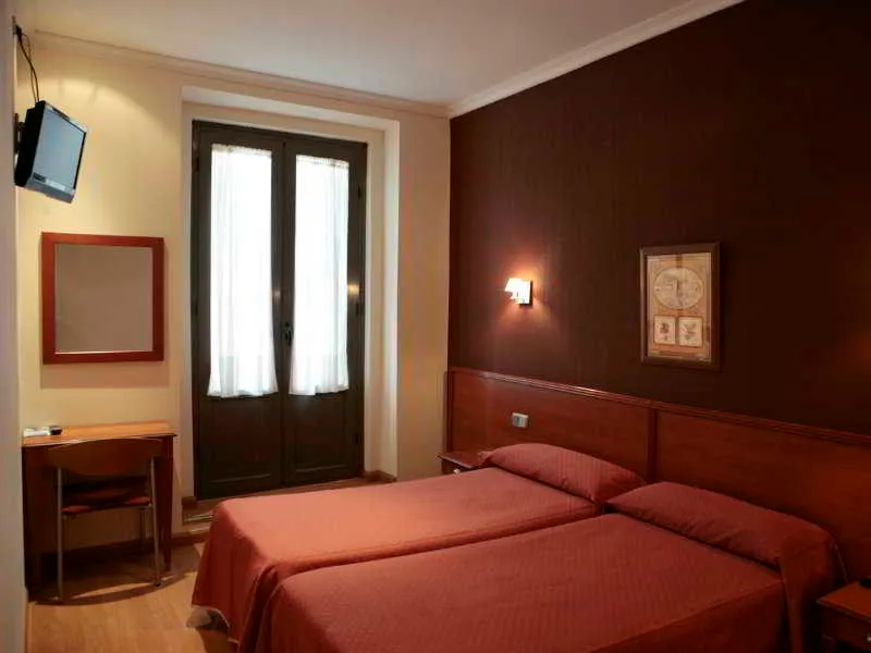 Room, Persal, Madrid