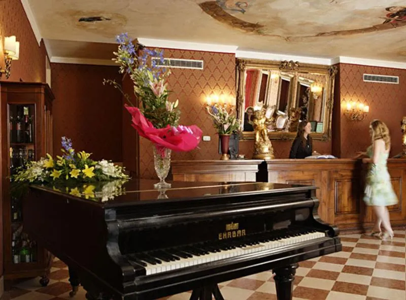 Lobby, Villa Dori, Venice