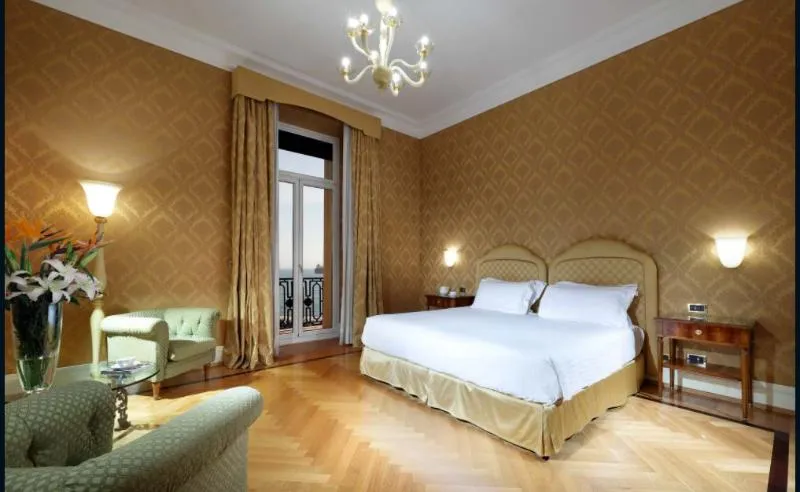 DOUBLE DELUXE SEA VIEW Room, Eurostars Hotel Excelsior, Naples