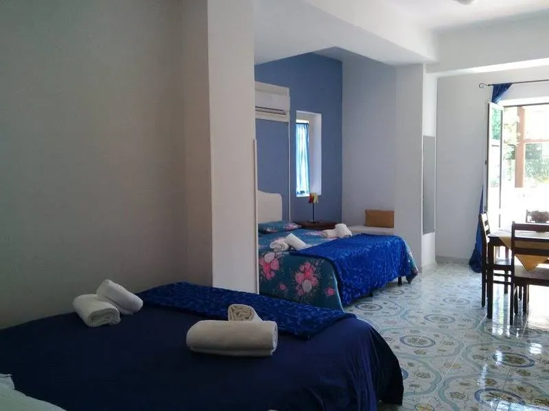 QUADRUPLE STANDARD Room, Sorrento Town Suites, Naples
