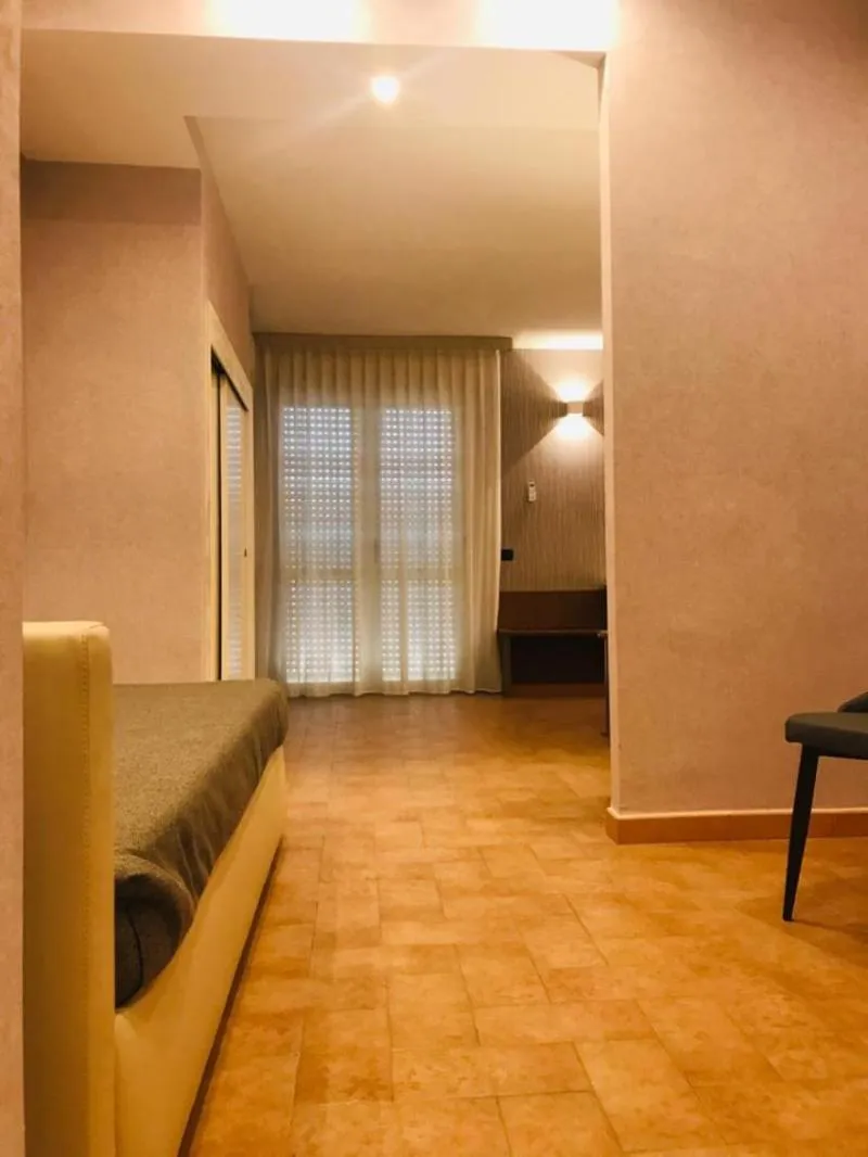 QUADRUPLE STANDARD Room, American Hotel, Naples