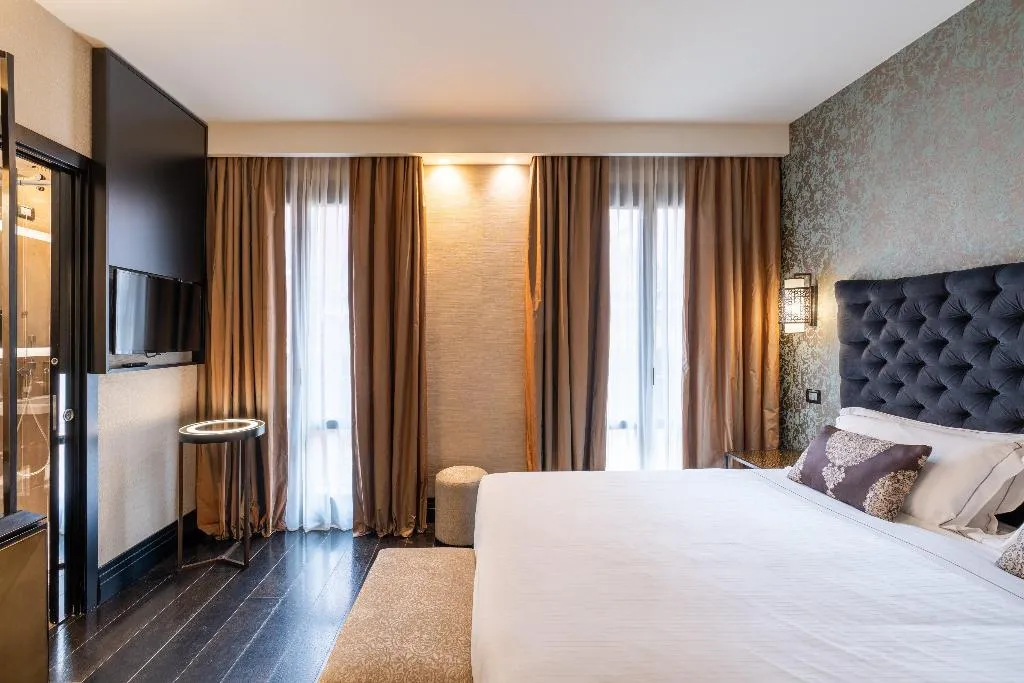 DOUBLE KING SIZE BED Room, Vignette Collection The Venice Times Hotel By IHG, Venice