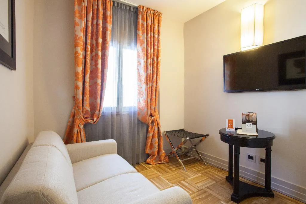 TRIPLE DELUXE Room, Hotel Number Nine, Florence