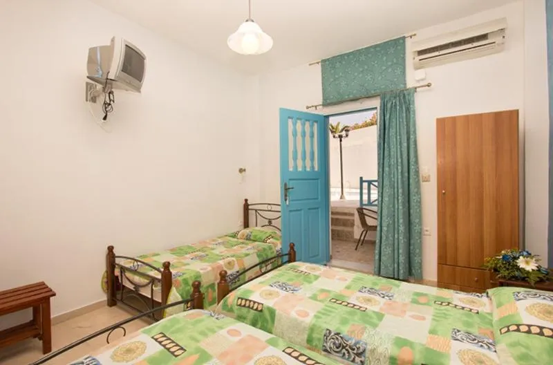 TRIPLE ONE BED Room, villa pelekanos santo, Santorini
