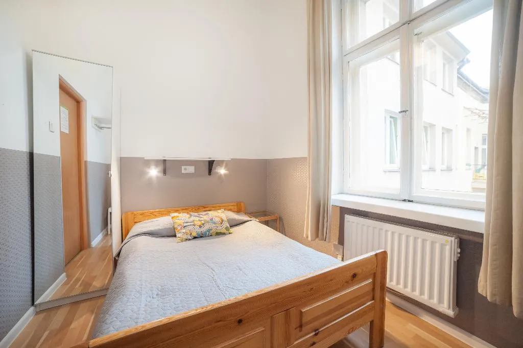 DOUBLE WITH SHARED BATHROOM Room, Dizzy Daisy Hostel, Krakow