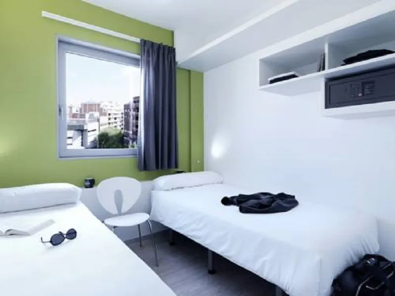 TWIN TWO BEDS Room, Melon District Poble Sec, Barcelona