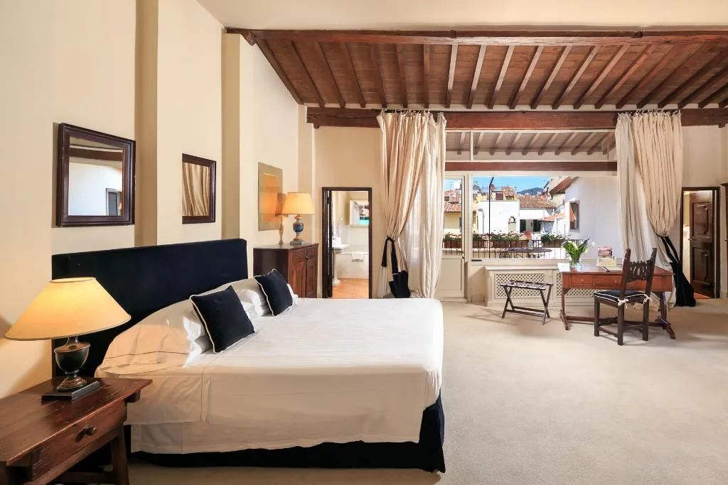SUITE CLASSIC Room, The J & J Historic House Hotel, Florence