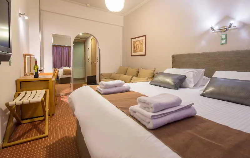 Room, Phoenix, Zante