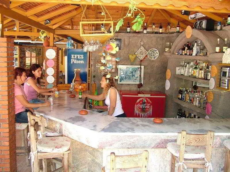 Bar, Celik Apart, Dalaman