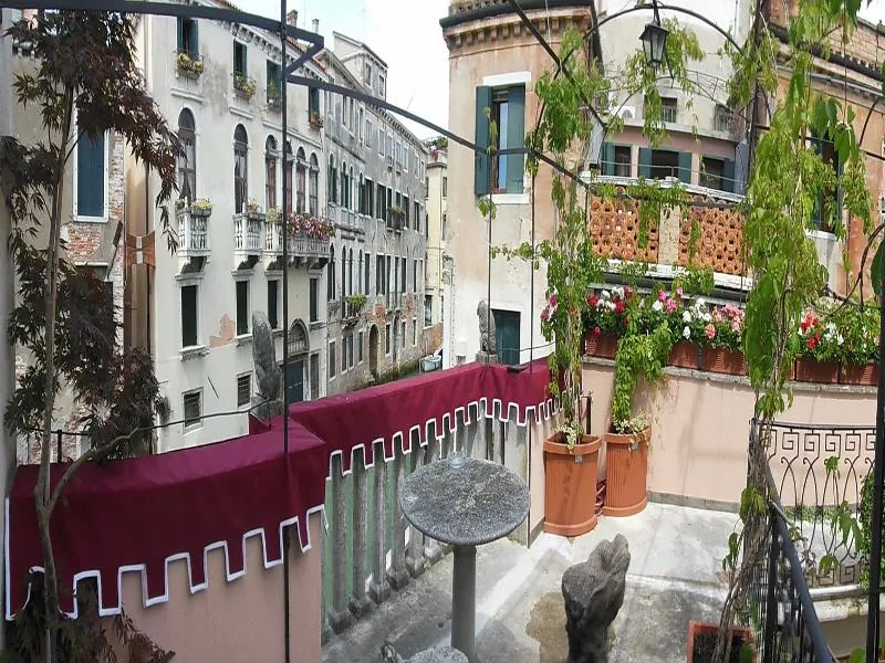 Terrace, Sant Antonin, Venice