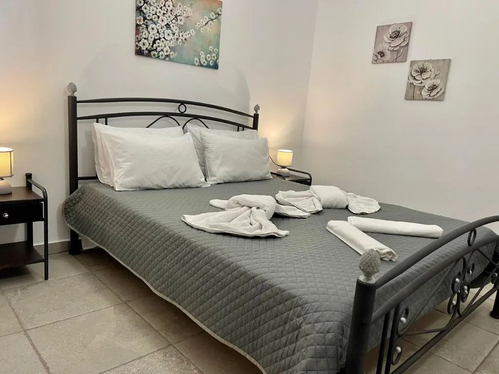 DOUBLE CLASSIC Room, Tarelis Apartmens Studios, Santorini