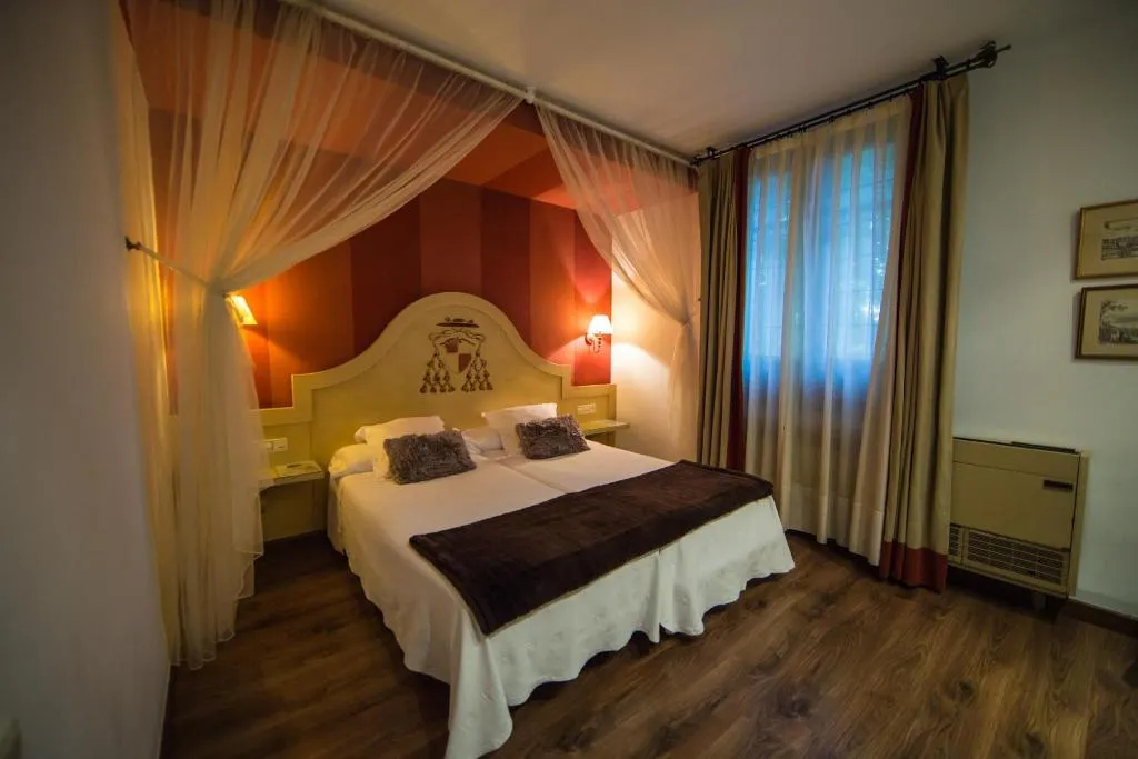 TWIN STANDARD Room, Hacienda del Cardenal, Madrid