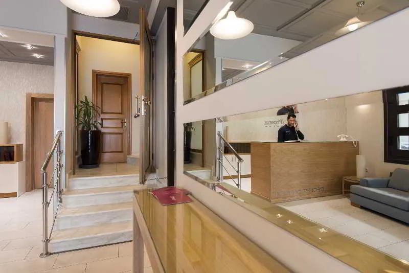 Lobby, Phoenix, Zante