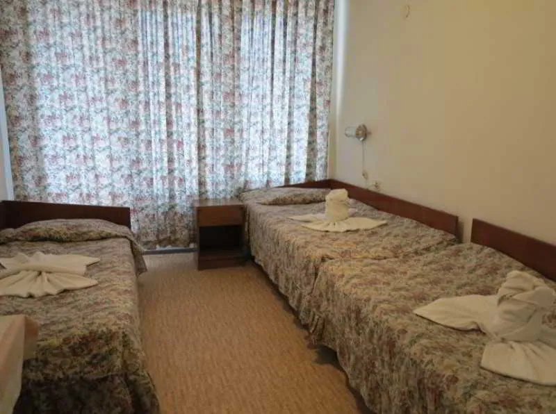 Room, Tango, Varna