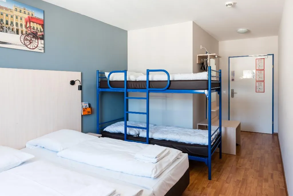 FAMILY ROOM STANDARD Room, a&o Wien Hauptbahnhof, Vienna