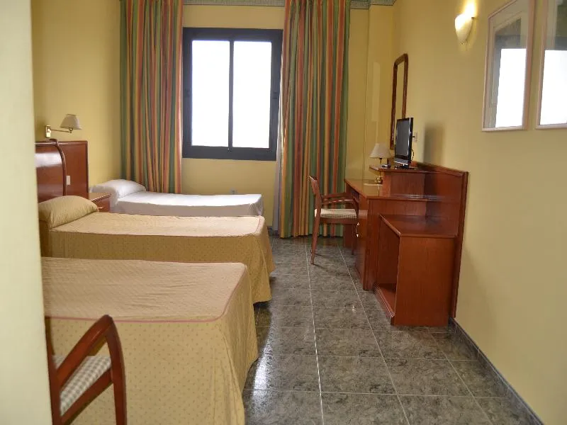 TRIPLE STANDARD Room, Louty Simba, Valencia