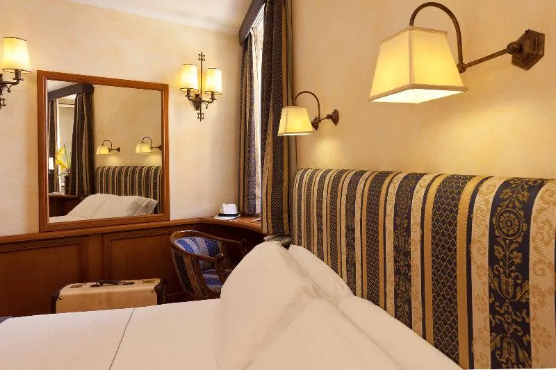 DOUBLE SEMIDOUBLE Room, La Fenice, Rome