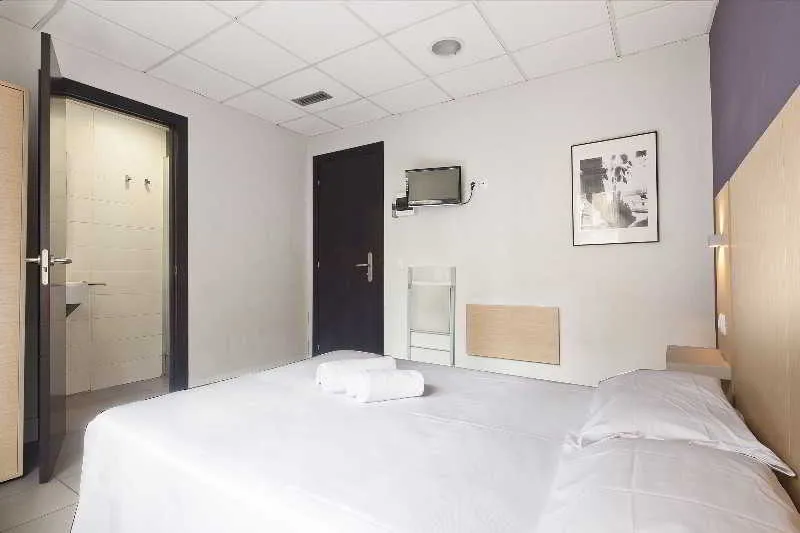 Room, Putxet by Gaiarooms, Barcelona